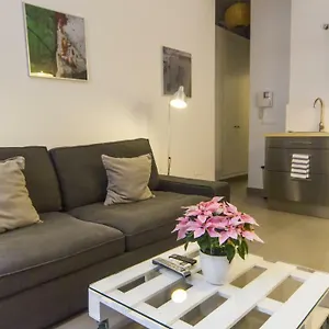 https://apartamentos-malaga-picasso.1costadelsol.com