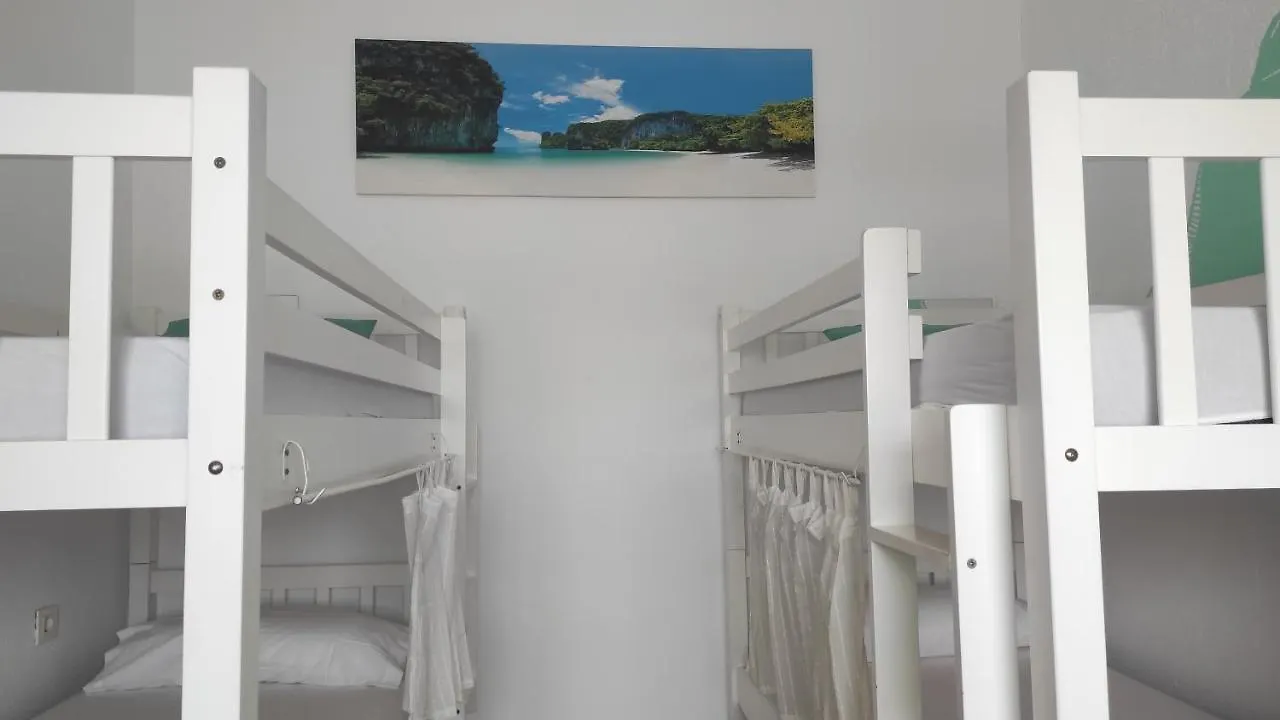 Lion Hostel By Kitesurf Tarifa 0*,